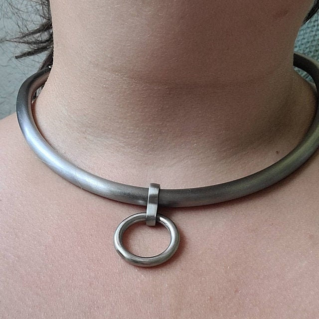 Locking Collar, 14"-20" Satin Stainless Curved Bondage Neck Choker Collar w/ Ring