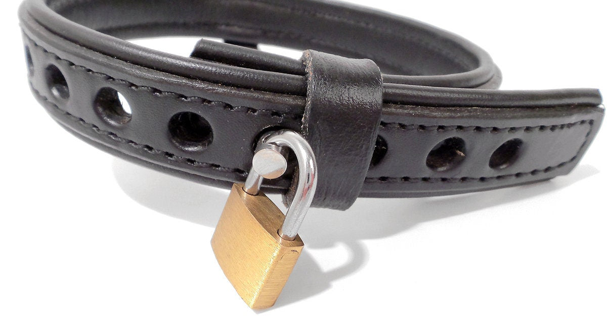 Horizontal Ring Locking  Leather Collar Restraint with Padlock